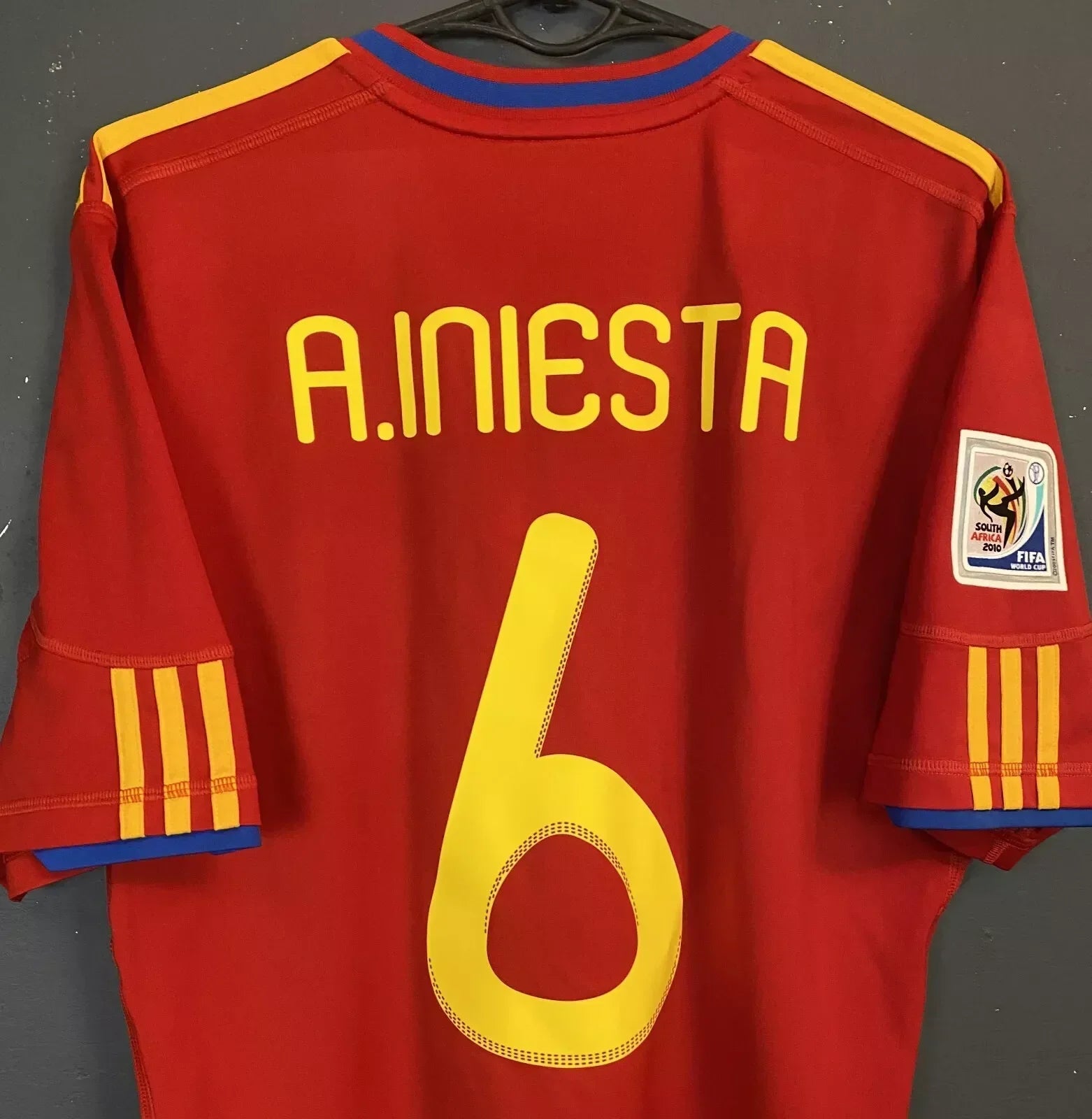 Jersey Iniesta Spain 2010 Legend