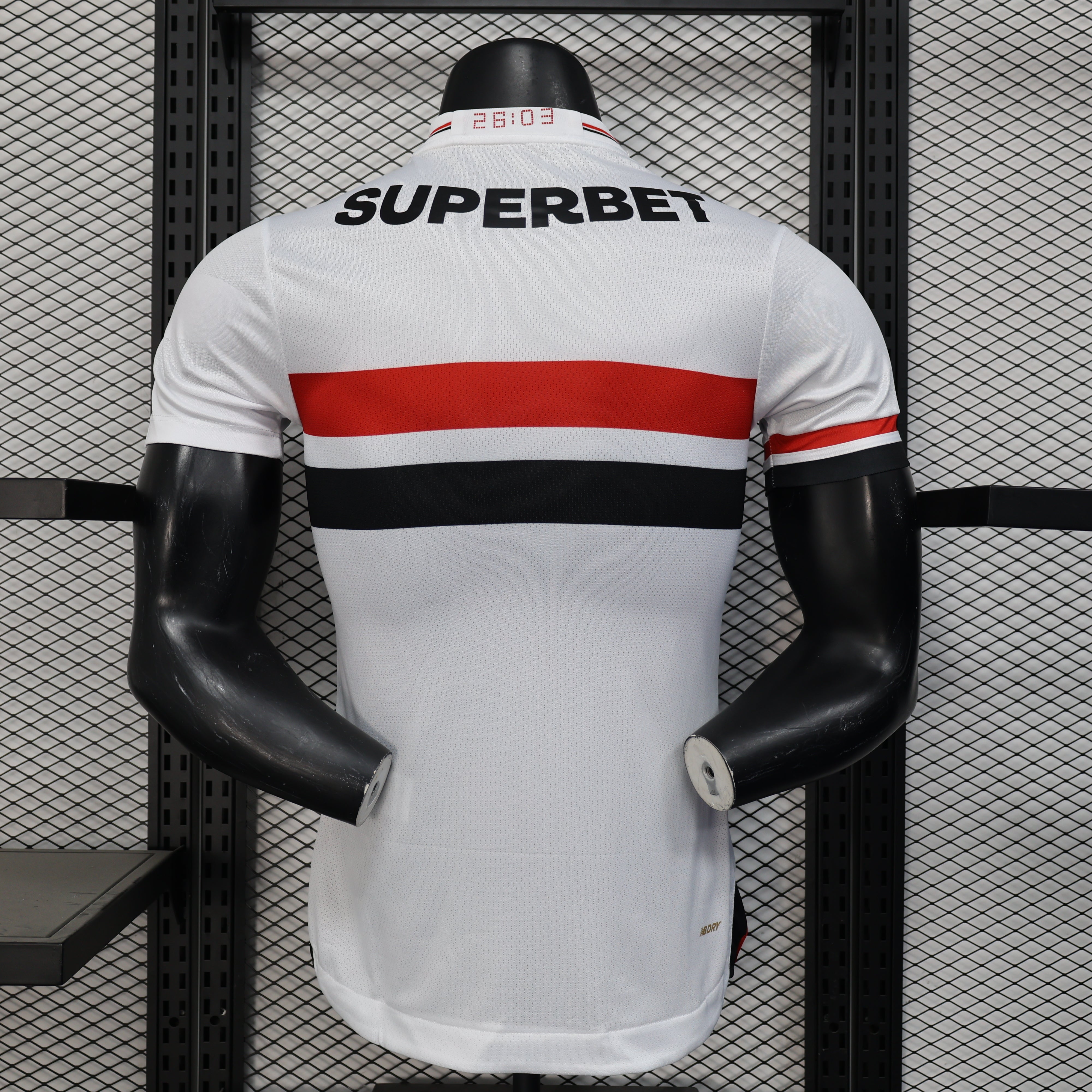 Back of São Paulo 25/26 home jersey: white with red black stripes, Superbet logo
